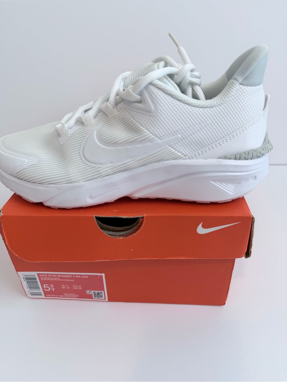 Nike Star Runner 4 NN (GS) White Low Top Kids Youth Size 5.5 Y DX7615-100 NIB